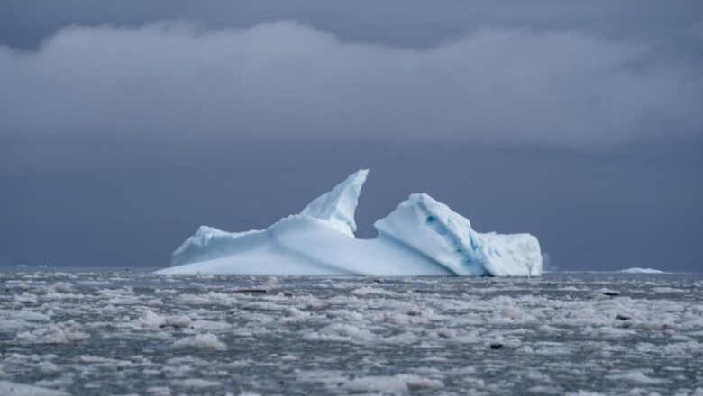 A neural network can map big icebergs 10,000 times faster than human beings