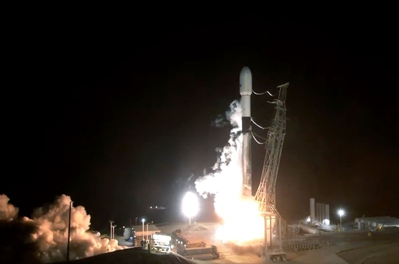 SpaceX Falcon 9 rocket launches 2 German military satellites