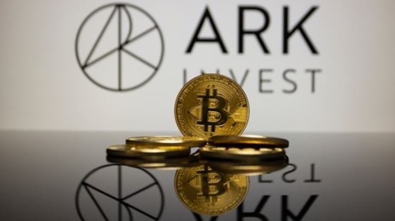 Cathie Wood’s ARK ETF Overhauls Bitcoin Portfolio: ProShares In, Grayscale Out– What’s The Strategy?