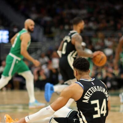 <aDollars Win vs. Tatum, Celtics as NBA Fans Lament Giannis' Injury Ahead of NBA Playoffs