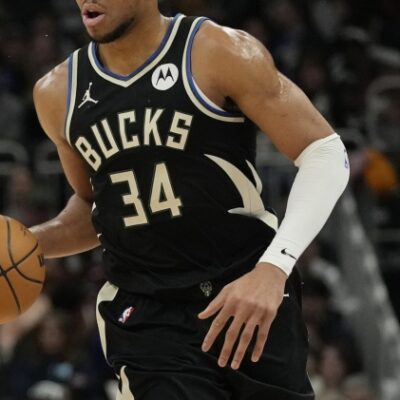 Dollars’ Giannis Antetokounmpo Out Rest of Regular Season with Strained Calf Injury