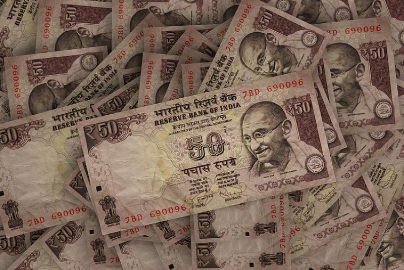 USD/INR loses traction, eyes on possible RBI intervention