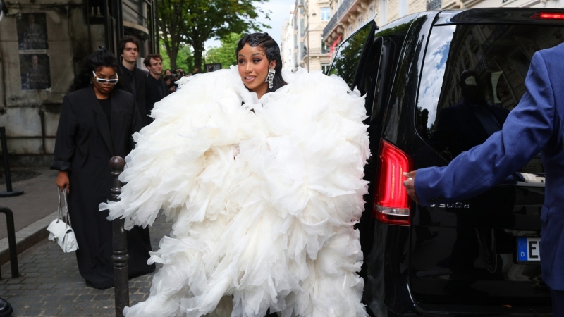 Ahead of the Met Gala, a Look Back at one of the most Over-the-Top Couture ‘Fits in Street Style