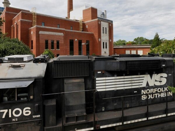 Norfolk Southern’s CEO must go, prominent proxy consultant states